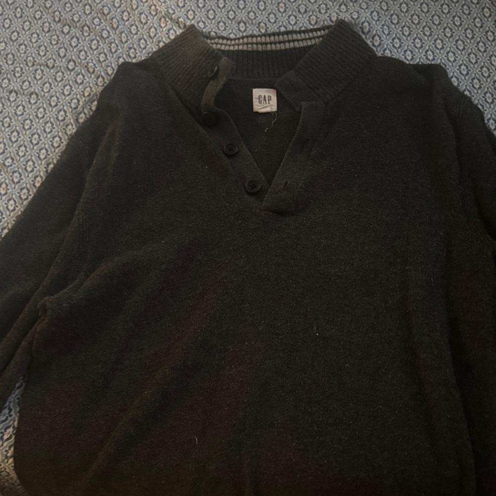 GAP Men's Charcoal V-Neck Sweater